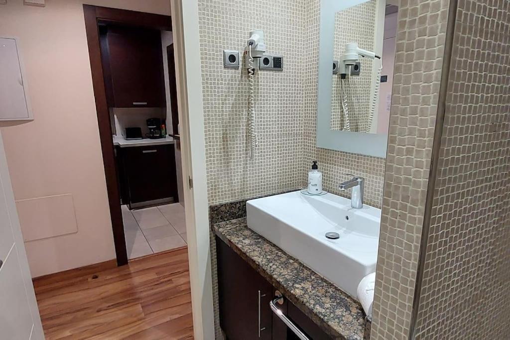 Elegante Alojamiento Con Piscina A 200 M Del Mar. Apartment Benalmádena Exterior foto