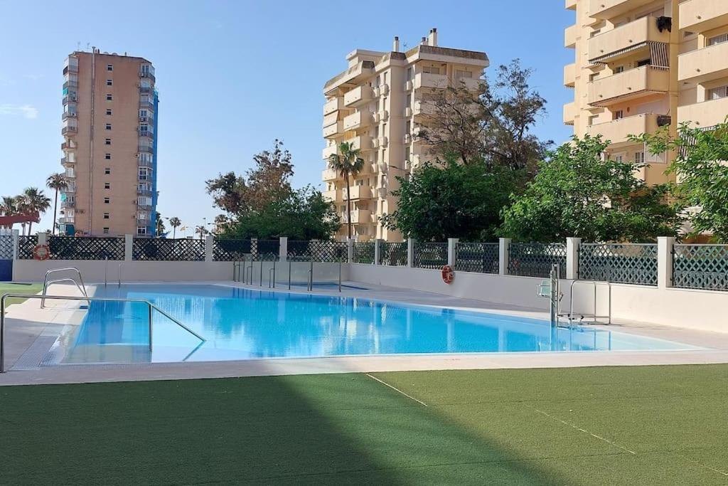 Elegante Alojamiento Con Piscina A 200 M Del Mar. Apartment Benalmádena Exterior foto