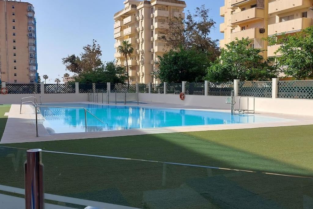 Elegante Alojamiento Con Piscina A 200 M Del Mar. Apartment Benalmádena Exterior foto