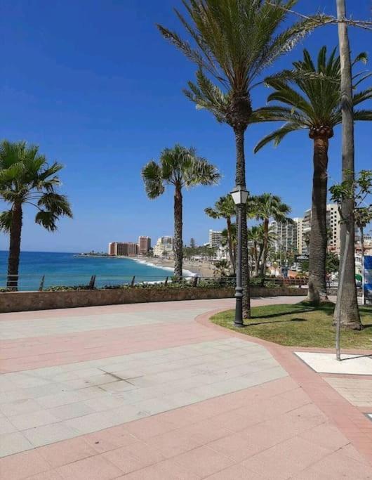 Elegante Alojamiento Con Piscina A 200 M Del Mar. Apartment Benalmádena Exterior foto